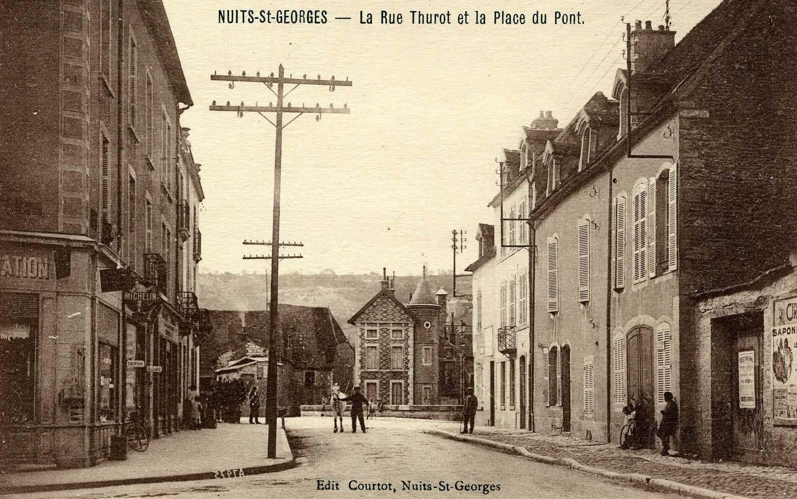 NUITS-St-GEORGES - La Rue Thurot et la Place du Pont. (titre inscrit)
