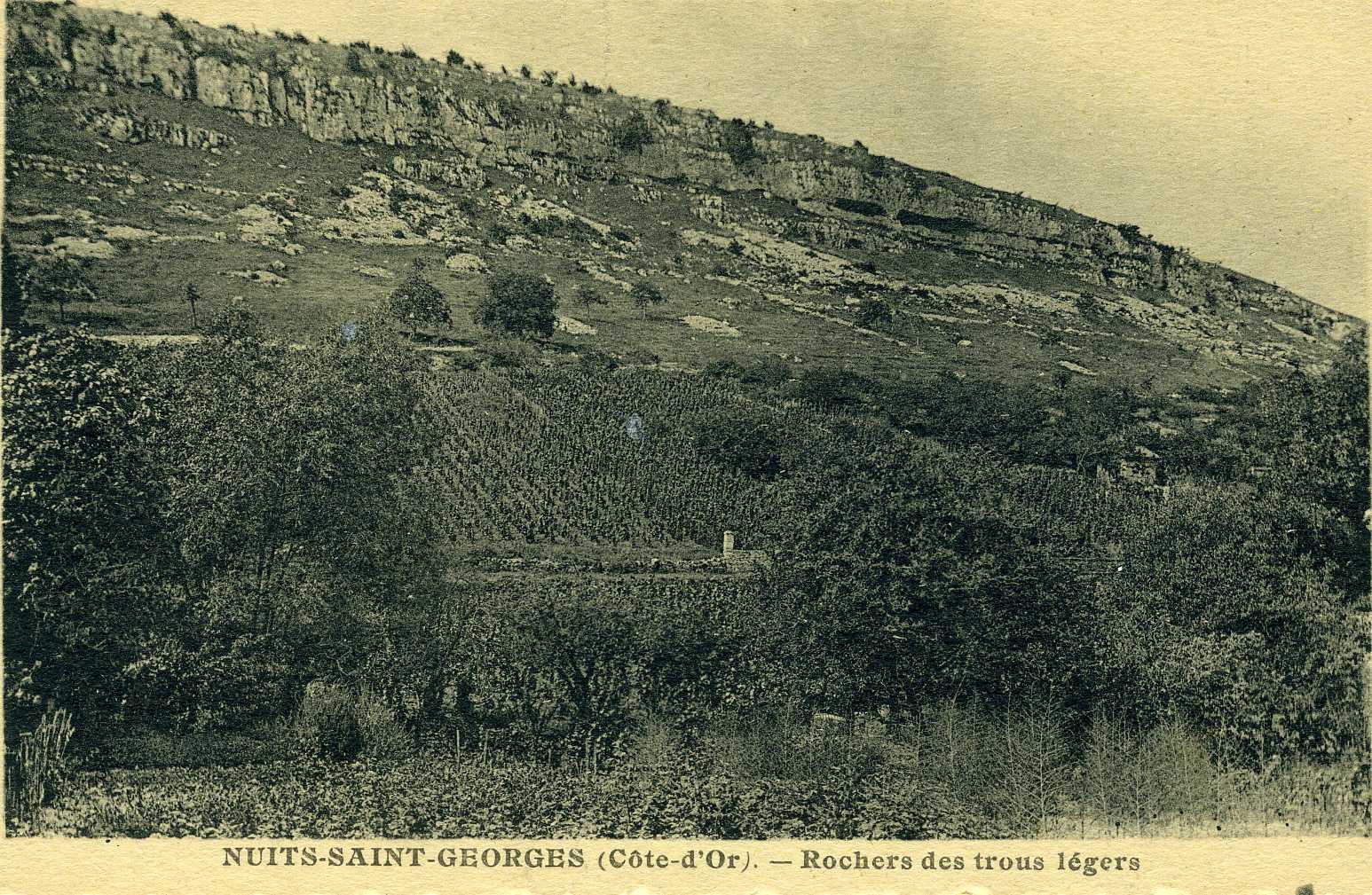 NUITS-SAINT-GEORGES (Côte-d'Or). - Rochers des trous légers (titre inscrit)