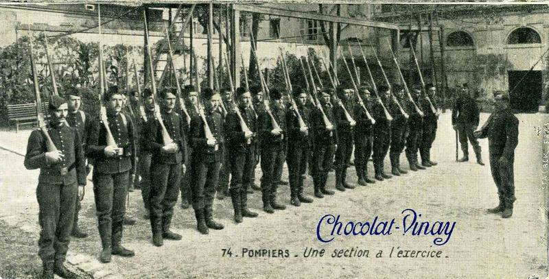 74 _ POMPIERS - Une section à l'exercice (titre inscrit)