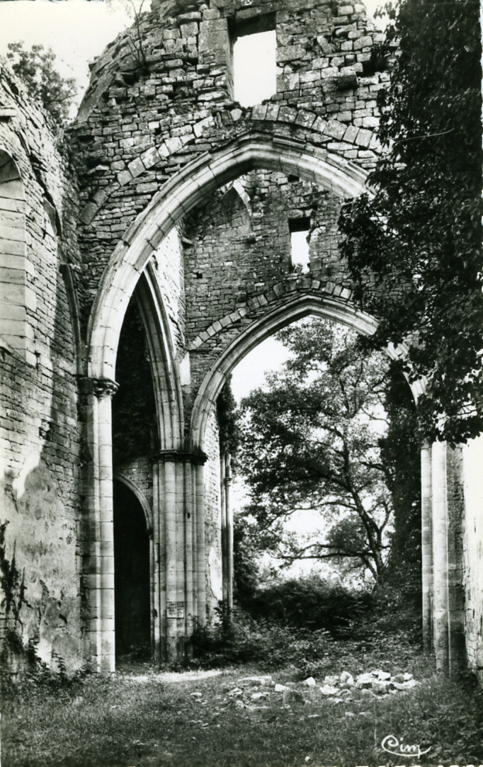 BOUILLAND (C.d'Or) / 1 - Ruines de l'Abbaye de Ste-Marguerite près Bouilland