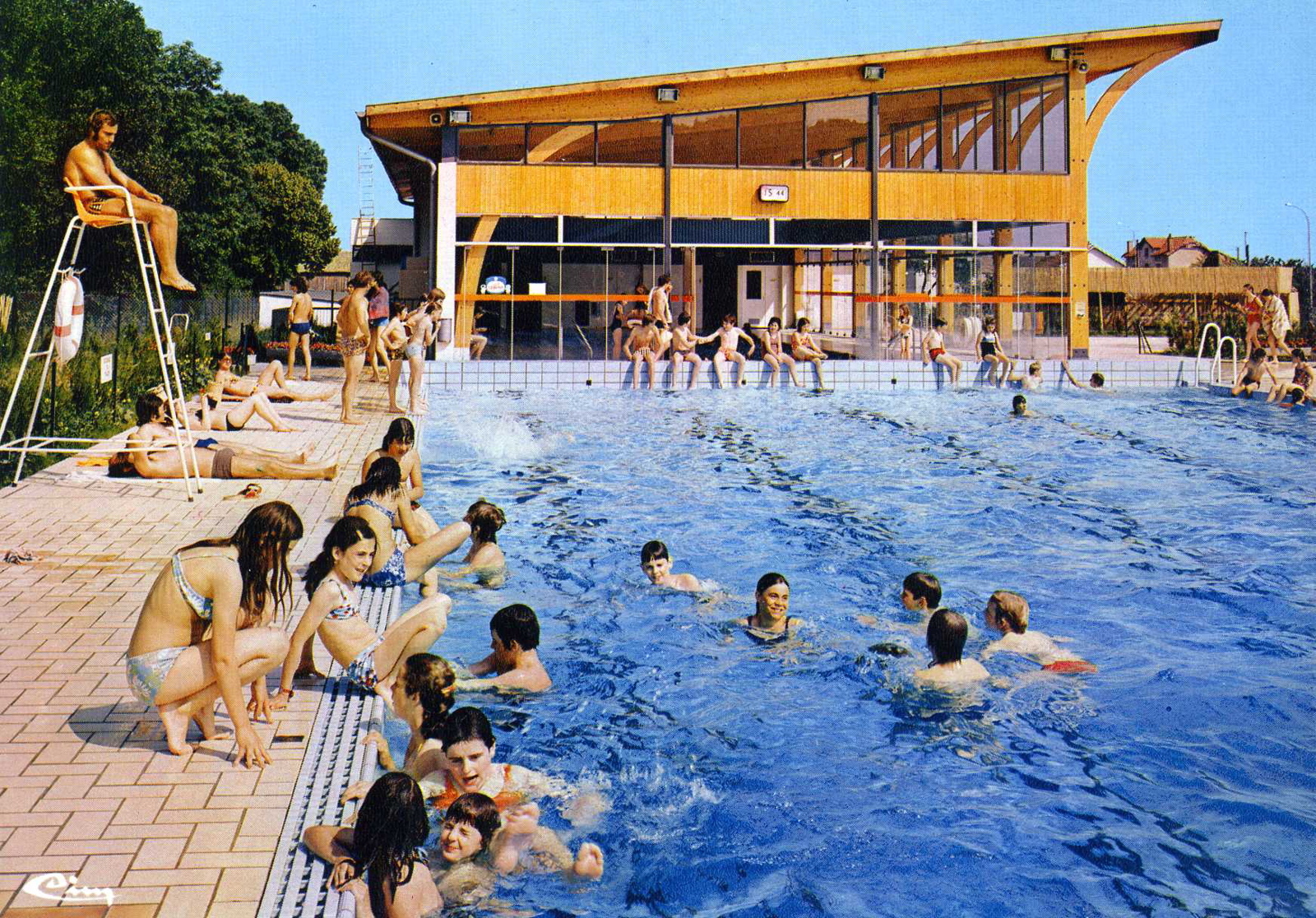 NUITS-ST-GEORGES (Côte d'Or) - La piscine / Arch. : Mr Marmarosi Jacques à Dijon (titre inscrit)