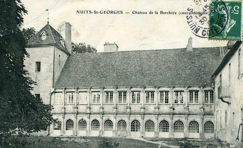 NUITS-St-GEORGES - Château de la Berchère ( cour intérieure) (titre inscrit)