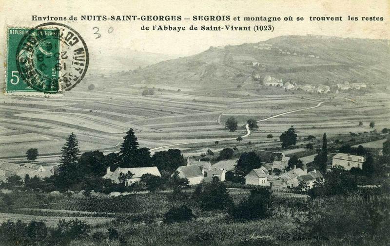Environs deNUITS-SAINT-GEORGES  - SEGROIS et montagne où se trouvent les restes / de l'abbaye de Saint - Vivant (1023) (titre inscrit)