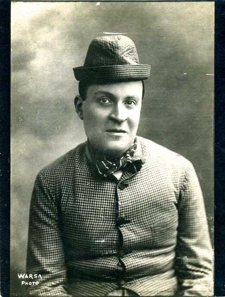 Photographie d'un homme célèbre (titre factice)