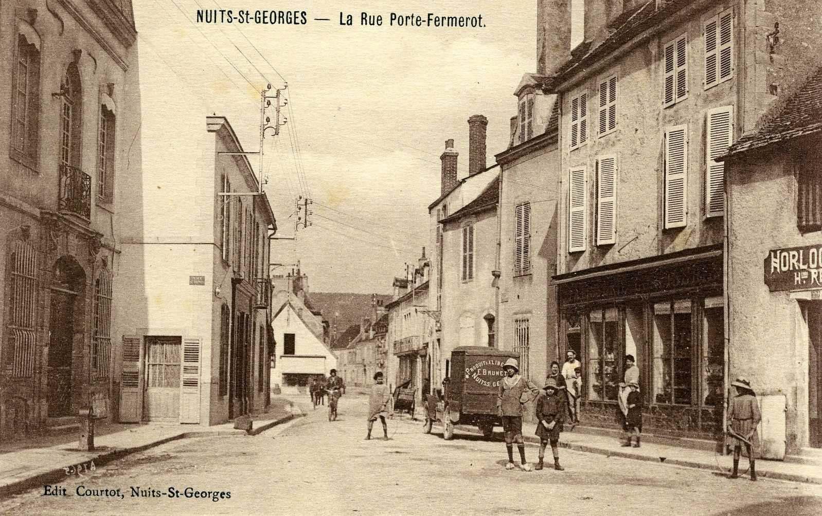 NUITS-St-GEORGES - La Rue Porte-Fermerot. (titre inscrit)