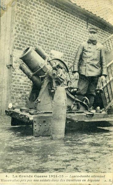 4 - La Grande Guerre 1914-15 - Lance-bombe allemand / (Minenwerfer) pris par nos soldats dans des tranchées en Argonne (titre inscrit)