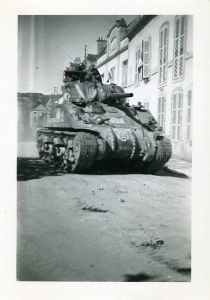 Nuits / 1944 / devant Mon Labouré-Roi / rue Thurot. (titre inscrit)