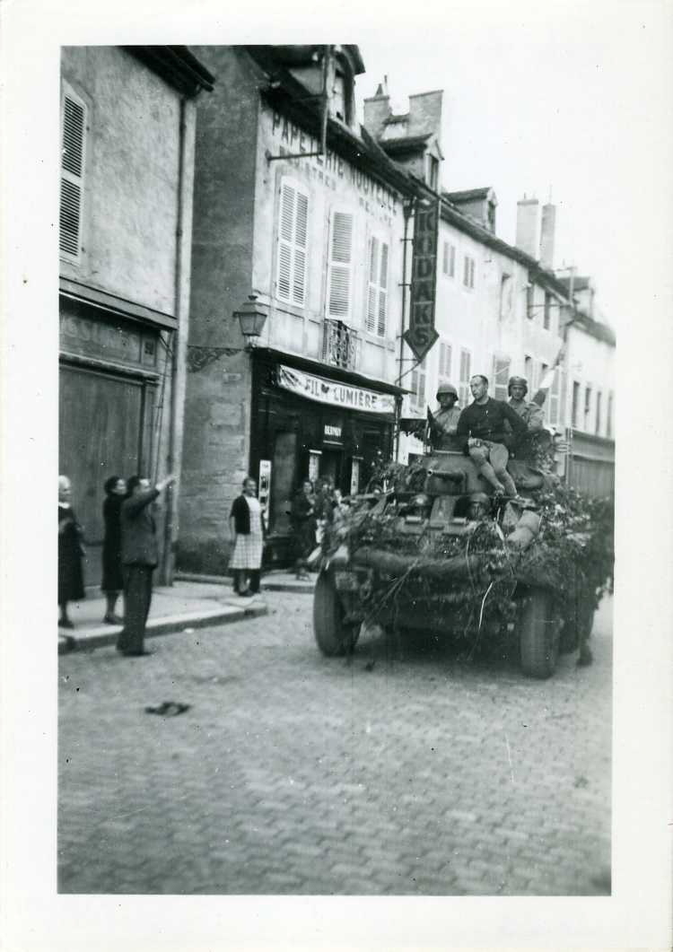 Lib. de Nuits Sept. 44. / 1944 / rue Fagon / LAMOURE (titre inscrit)
