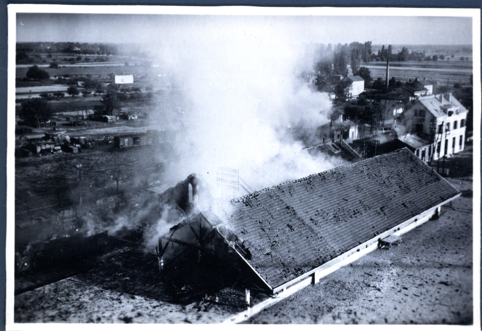 7 août 1944 / Pendant l'incendie de la gare de / marchandises (titre inscrit)