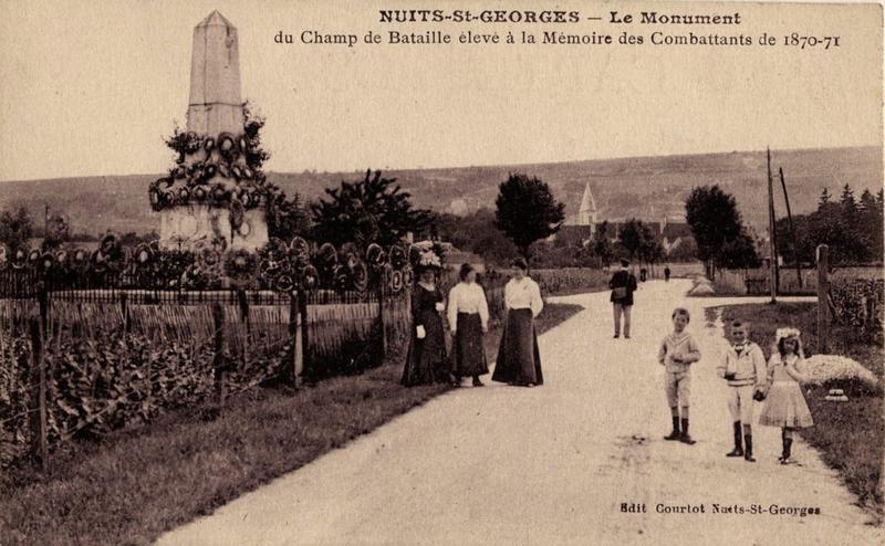 NUITS-St-GEORGES - Le Monument / du Champ de Bataille élevé à la Mémoire des Combattants de 1870-71 (titre inscrit)