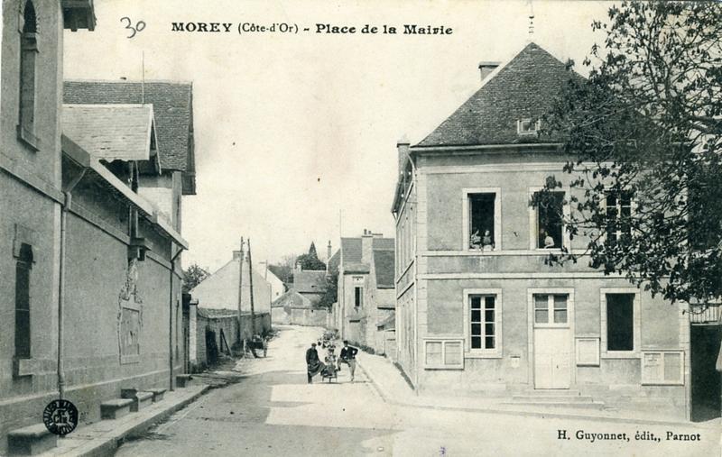 MOREY (Côte-d'Or) - Place de la Mairie (titre inscrit)