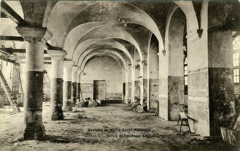 Environs de NUITS-SAINT-GEORGES / CITEAUX - Cloître de l'ancienne Abbatiale (titre inscrit)