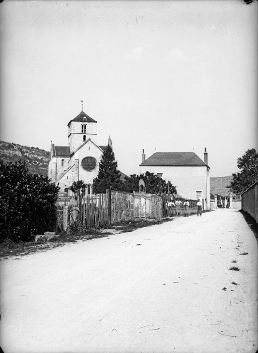 St Symphorien, avec un groupe d'hommes (titre usuel)