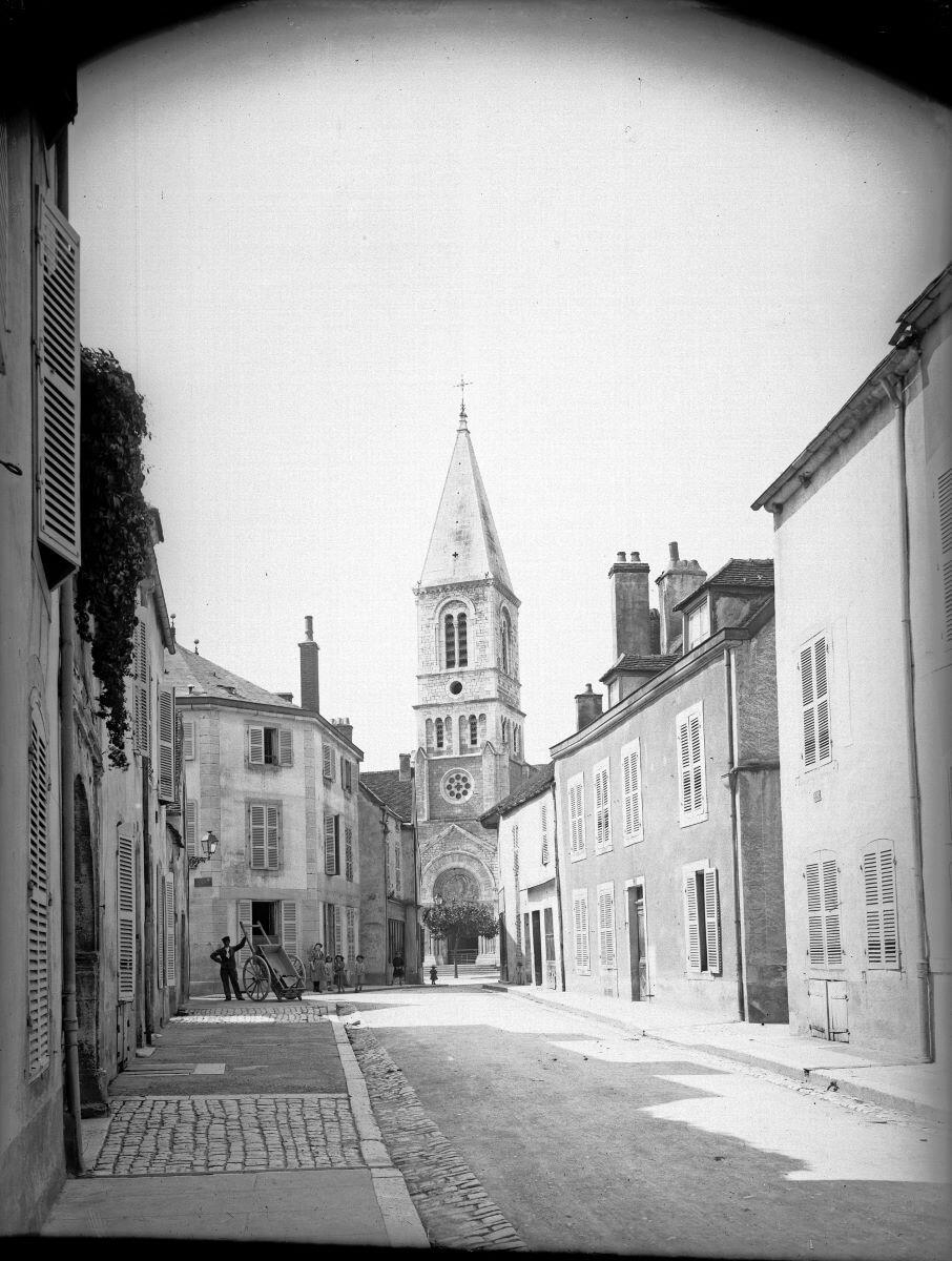 Nuits-Saint-Georges - Eglise St-Denis, vue de la rue Gassendi (titre usuel)
