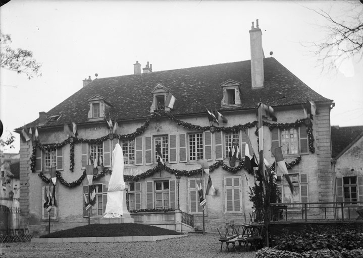 Nuits-Saint-Georges - Inauguration du monument aux mort (titre usuel)