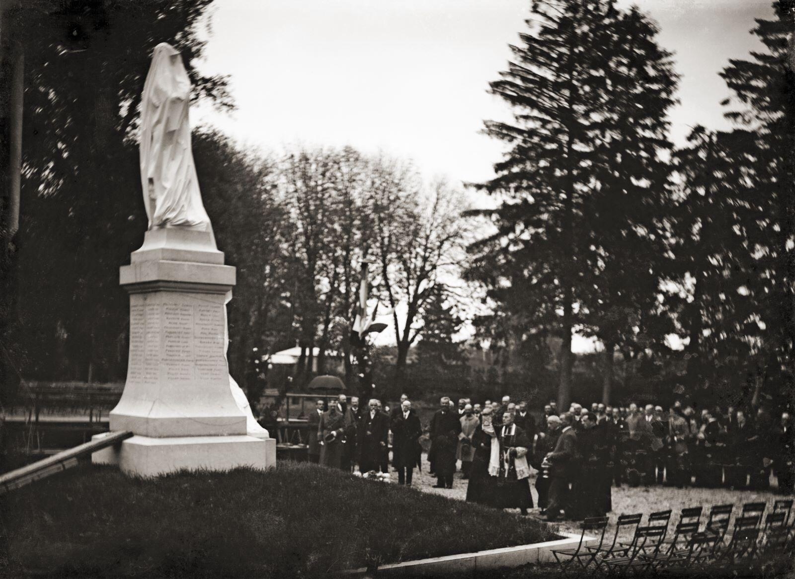 Nuits-Saint-Georges - Inauguration du monument aux morts au jardin de l'Arquebuse (titre usuel)