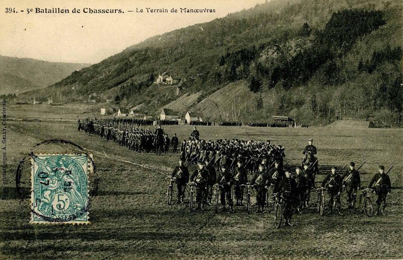 394. - 5e Bataillon de Chasseurs. - Le Terrain de Manoeuvres (titre inscrit)