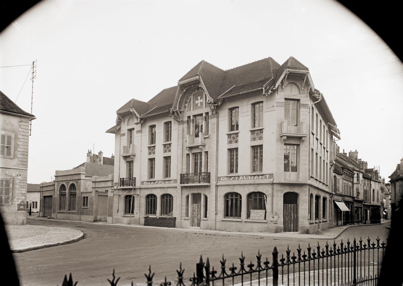 Nuits-Saint-Georges - Hôtel restaurant "La Croix Blanche" (titre usuel)