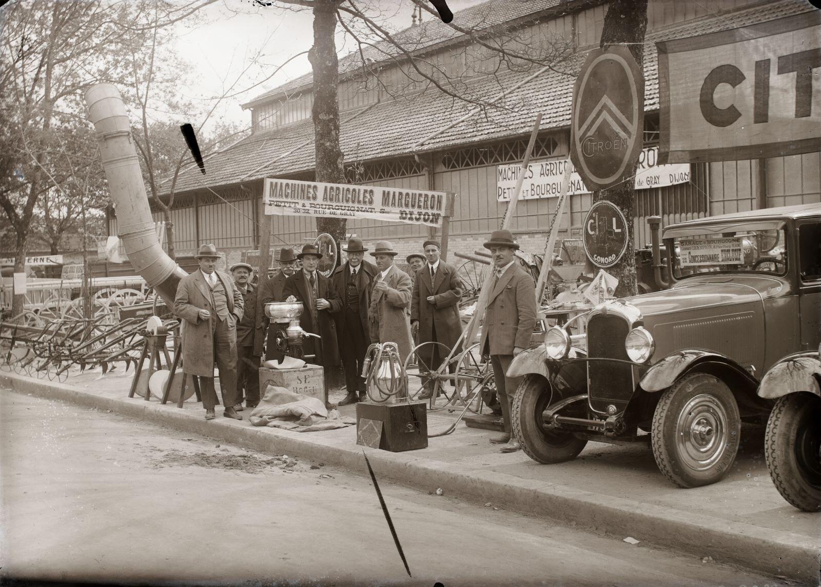 Nuits-Saint-Georges - Autour des halles, foire exposition de matériel agricole (titre usuel)