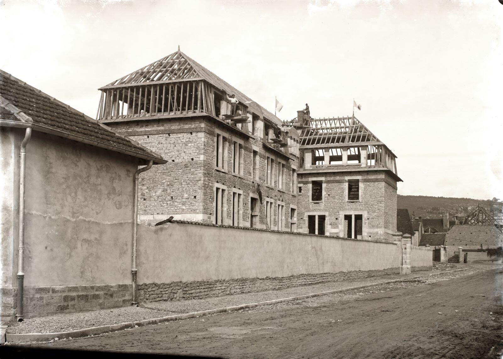 Nuits-Saint-Georges - Construction de l'école des garçons (école Henri Challand) (titre usuel)