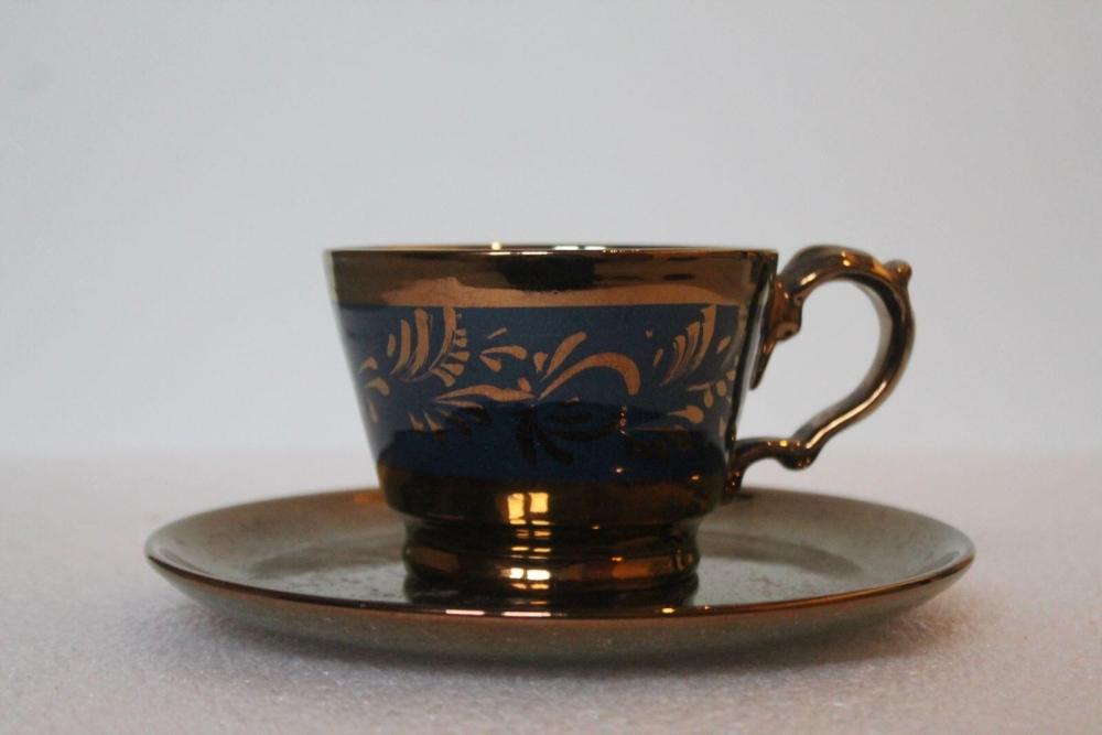 Tasse et sous tasse dites en faïence de Jersey