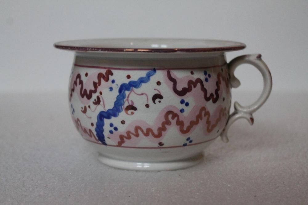 Bourdaloue ou urinoir portatif pour femme dit en faïence de Jersey