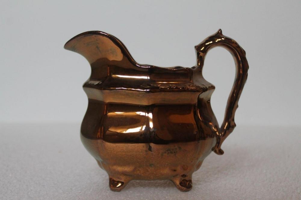 Pot ovale à pieds dit en faïence de Jersey