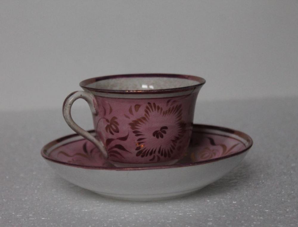 Tasse et sous-tasse dites en faïence de Jersey