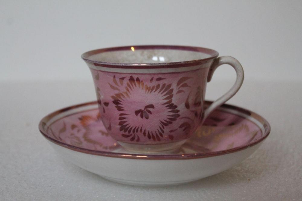 Tasse et sous-tasse dites en faïence de Jersey