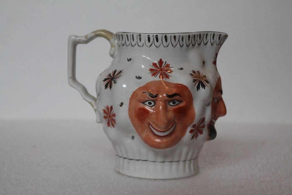Pot à crème avec trois têtes de satyres ou grotesques dit en faïence de Jersey