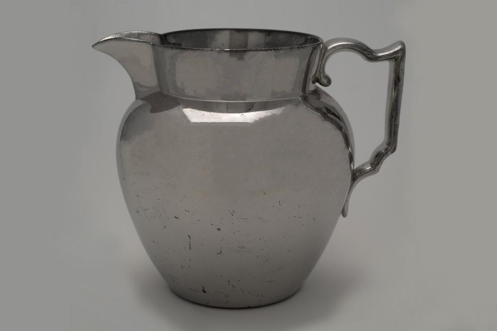 Gros pot dit en faïence de Jersey