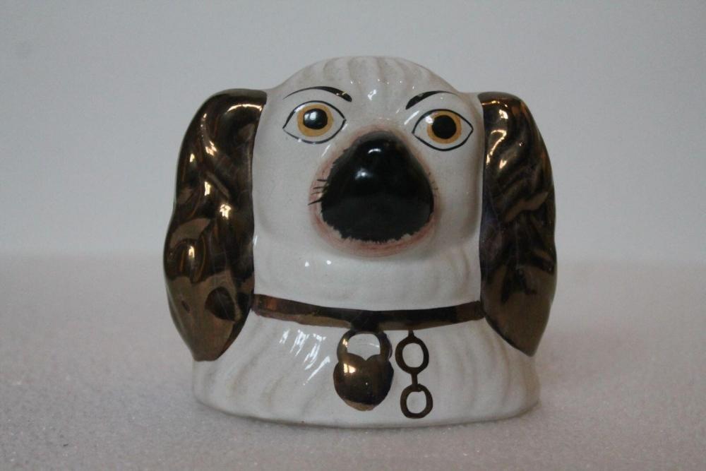 Tirelire en forme de tête de chien cavalier King Charles dite en faïence de Jersey