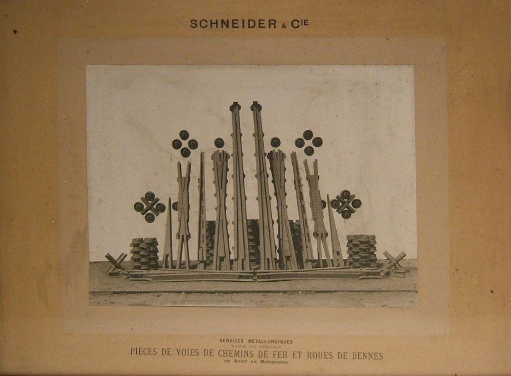 Pièces de voies de chemins de fer et roues de bennes