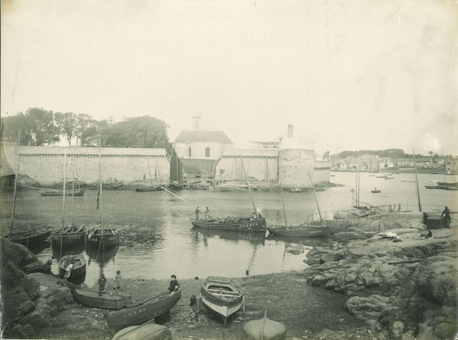 Barques au passage Lanriec, Concarneau
