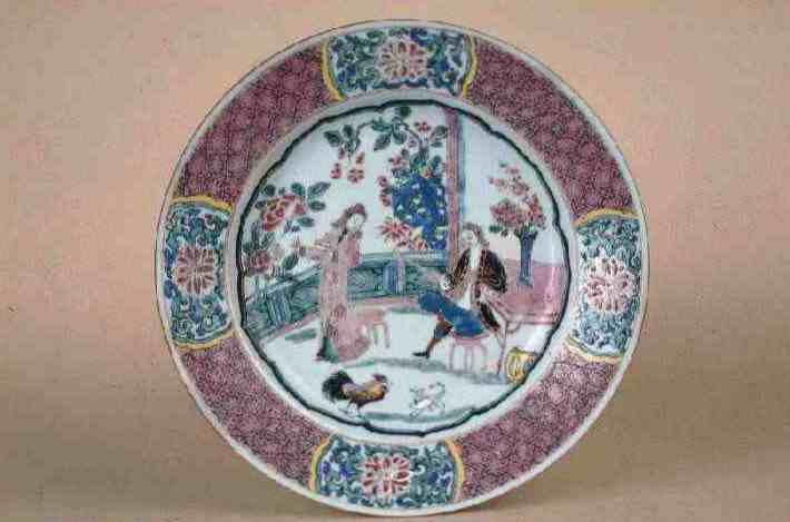 Un européen et une femme en robe chinoise