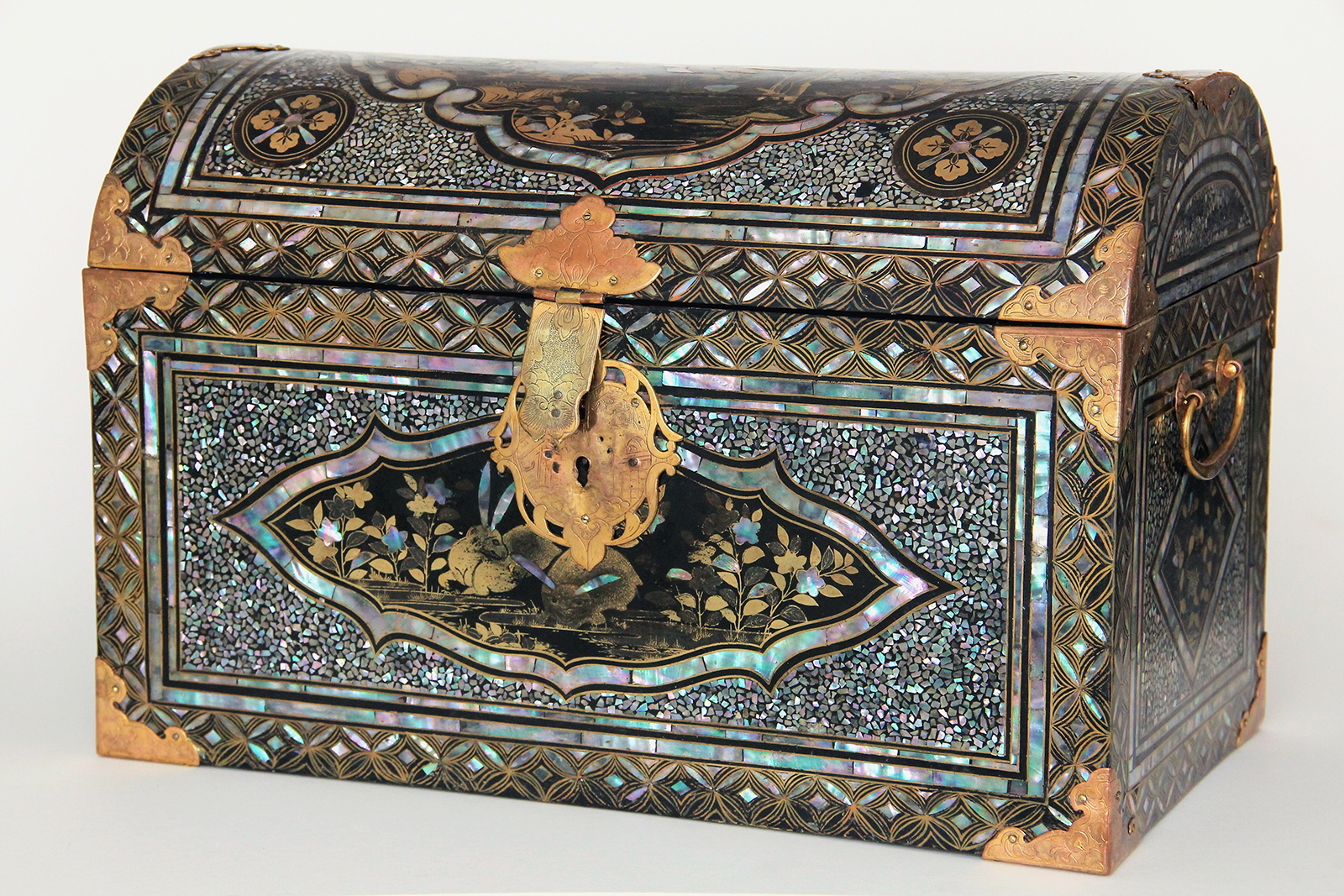 Coffre Nanban à décor de lapins