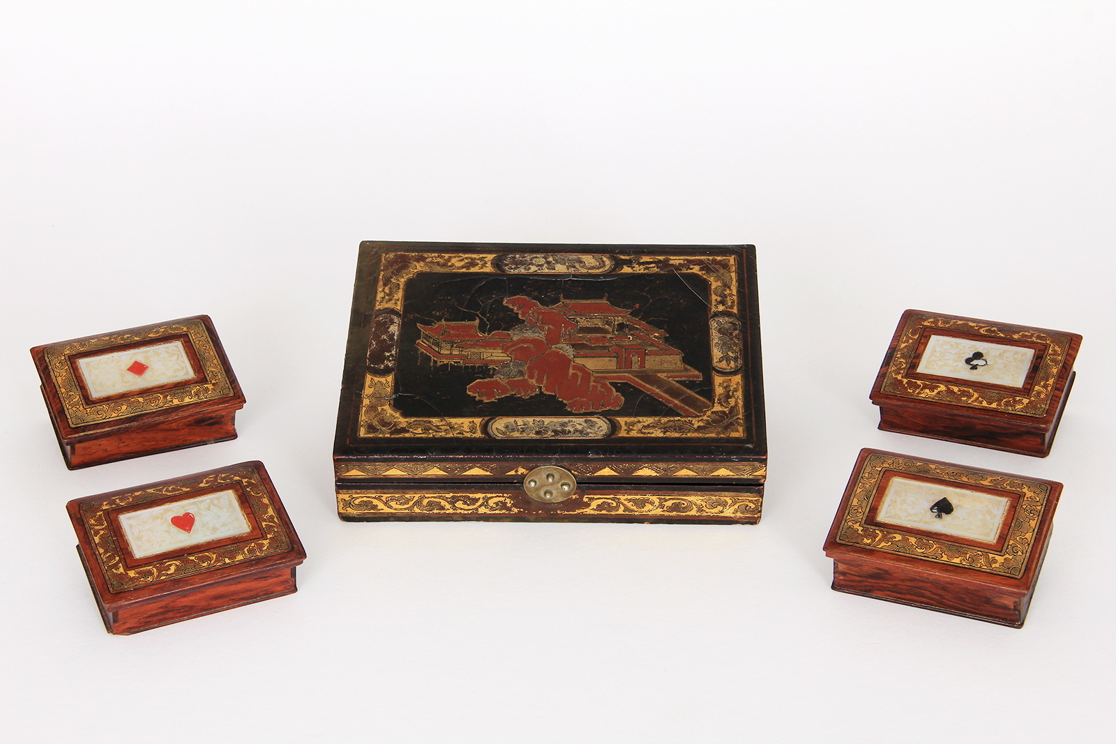 Coffret de jeu à décor de palais chinois