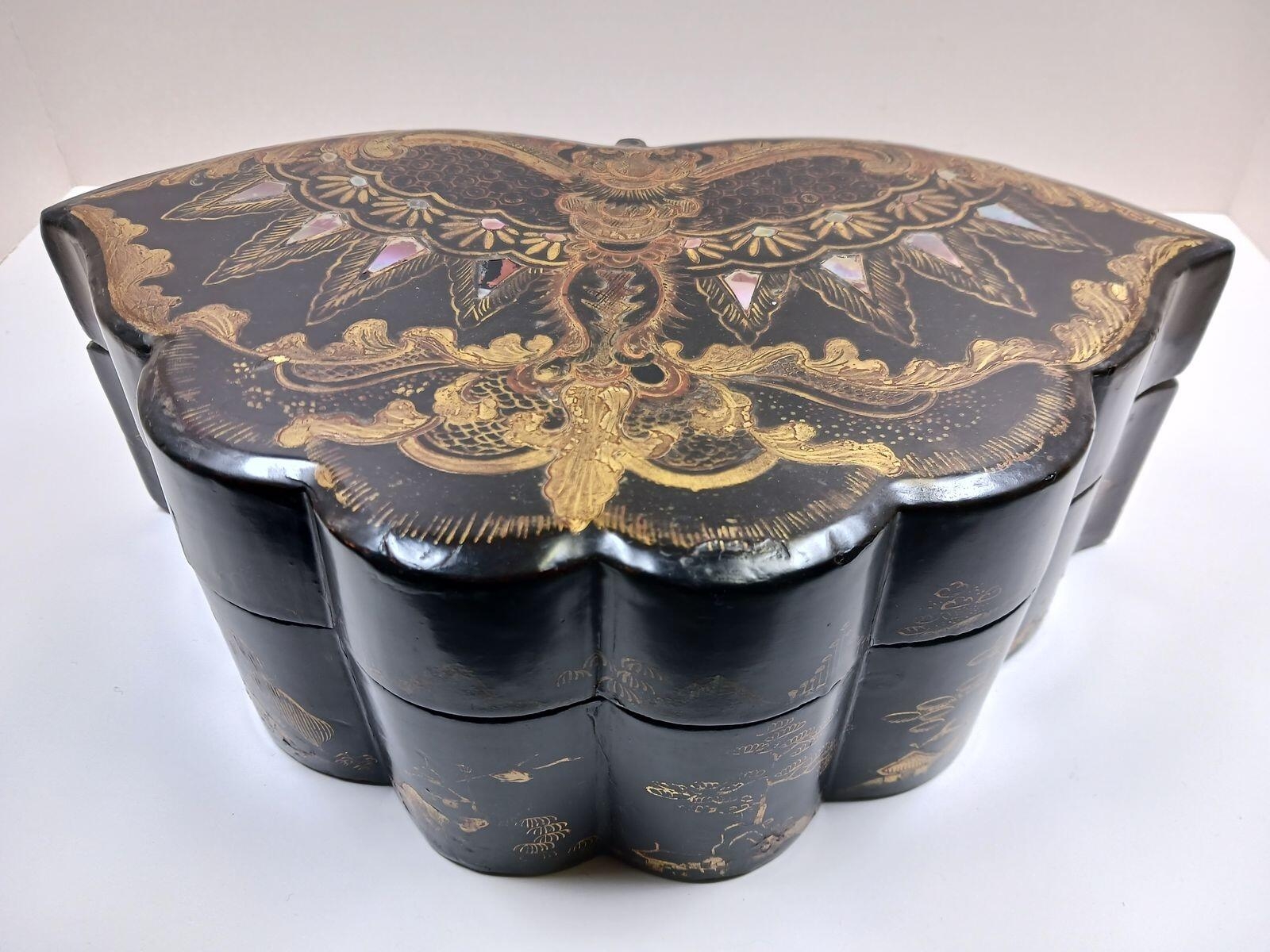 Boîte à couture en forme de papillon