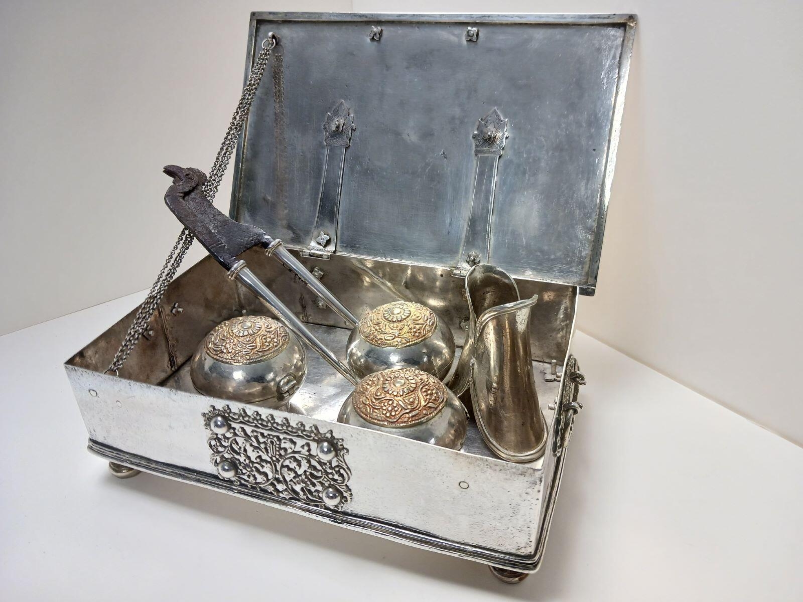Boîte et nécessaire à la consommation du bétel