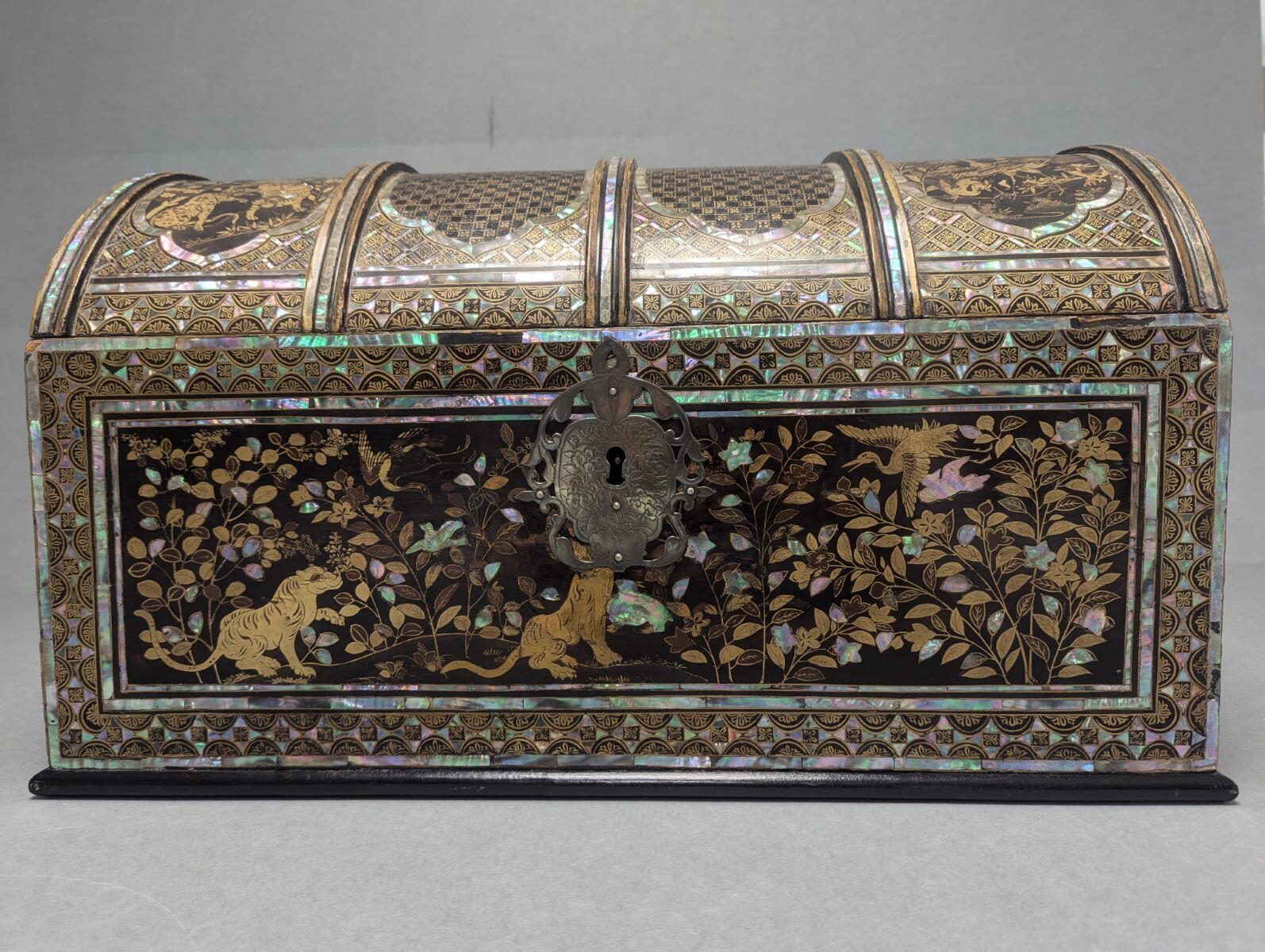 Coffret Nanban à décor de félins