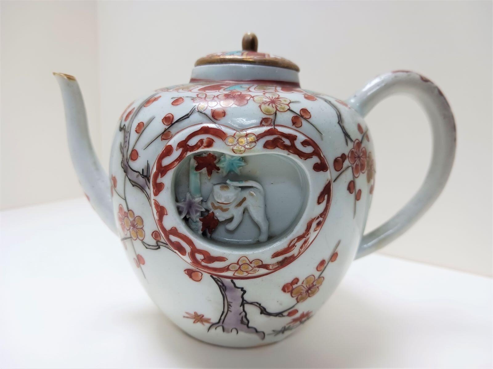 Théière Imari au tigre moulé