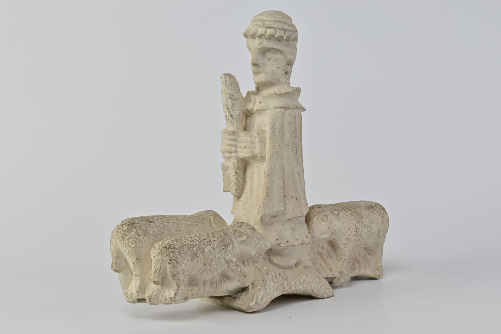 bergère gardant ses moutons