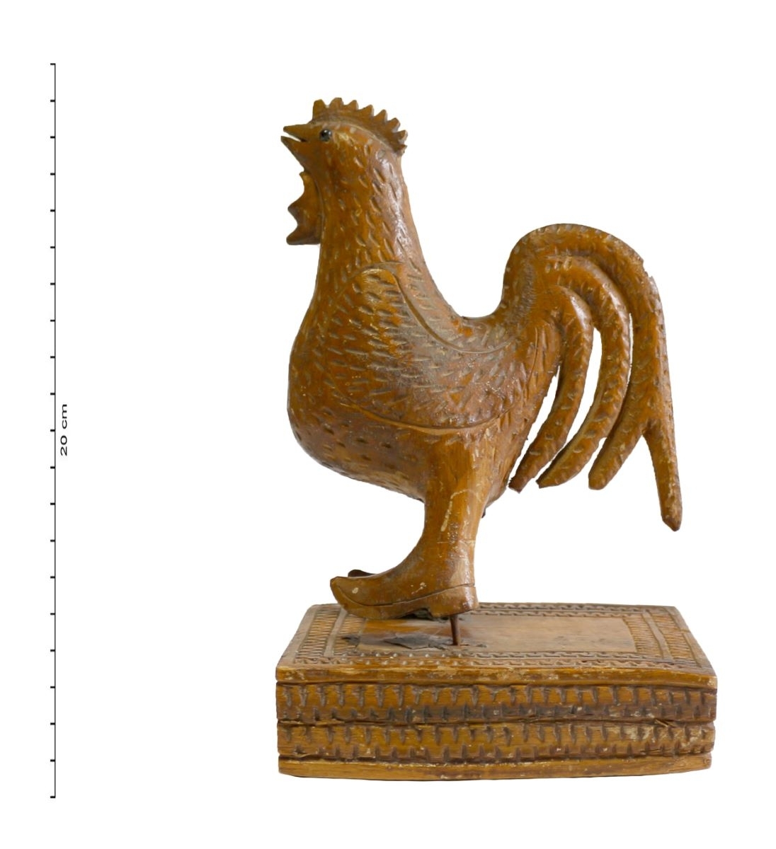 Coq dressé à sabots sur un socle