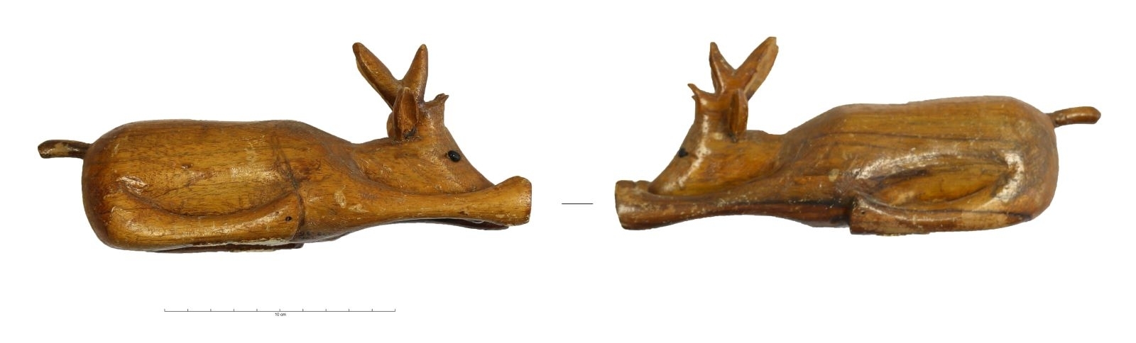 Cerf allongé sur le ventre