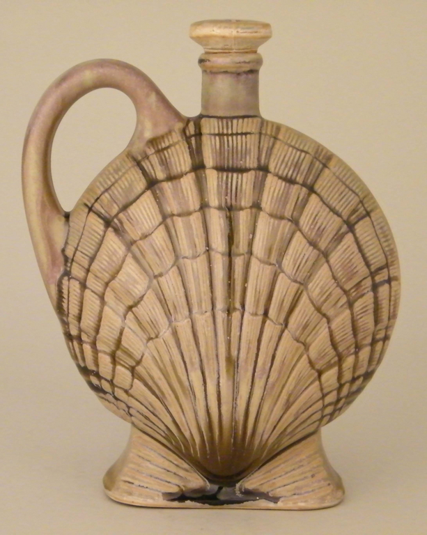 Bouteille à liqueur en forme de coquille saint-jacques