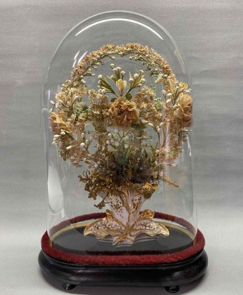Bouquet de mariée avec socle et globe de présentation