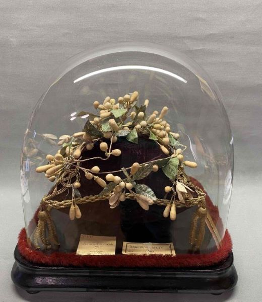 Couronne de mariée avec socle et globe de présentation