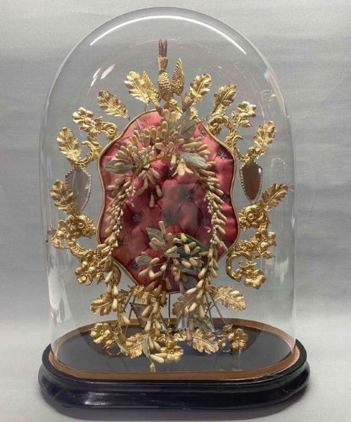 couronne de mariée avec socle et globe de présentation