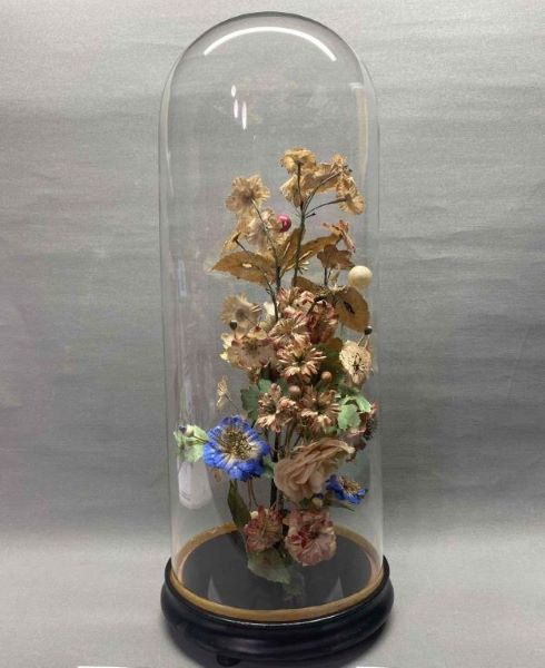 bouquet de mariée sous globe de présentation