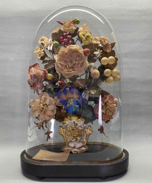 Bouquet de mariée avec socle et globe de présentation